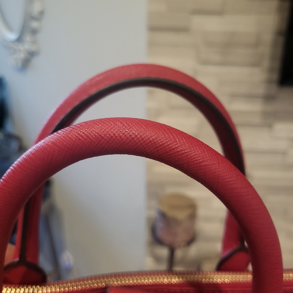 #61 Micheal  Kors red purse - Picture 5 of 9